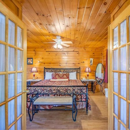 Ladybug Resort Romantic Cabin With Mountain Views, Game Room, Close To Dollywood Sevierville Exteriör bild