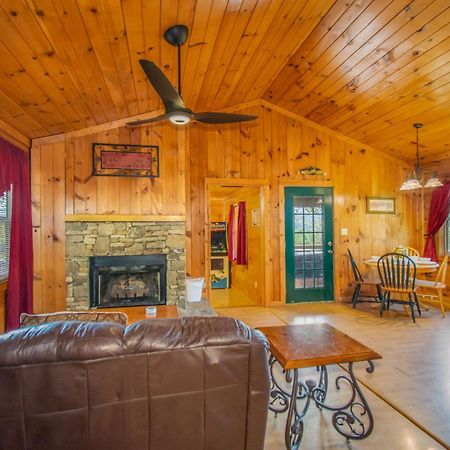 Ladybug Resort Romantic Cabin With Mountain Views, Game Room, Close To Dollywood Sevierville Exteriör bild