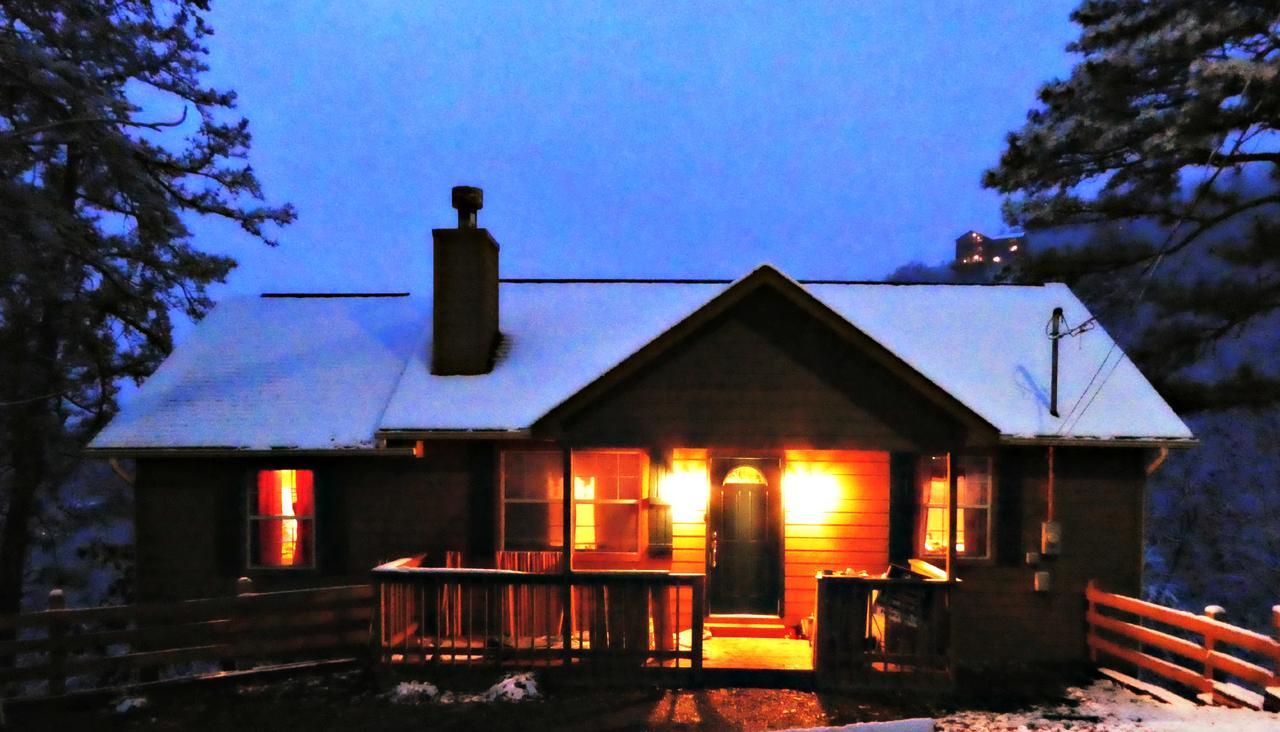Ladybug Resort Romantic Cabin With Mountain Views, Game Room, Close To Dollywood Sevierville Exteriör bild