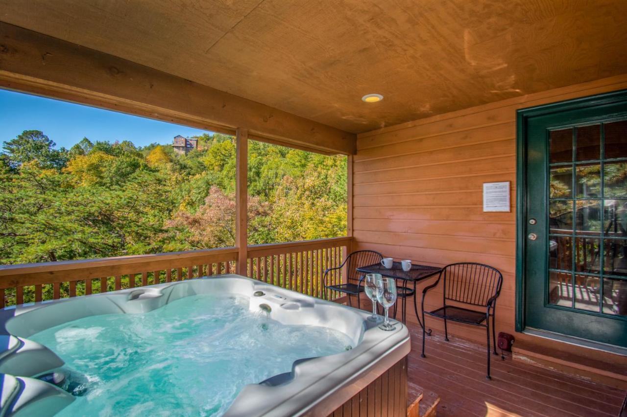 Ladybug Resort Romantic Cabin With Mountain Views, Game Room, Close To Dollywood Sevierville Exteriör bild