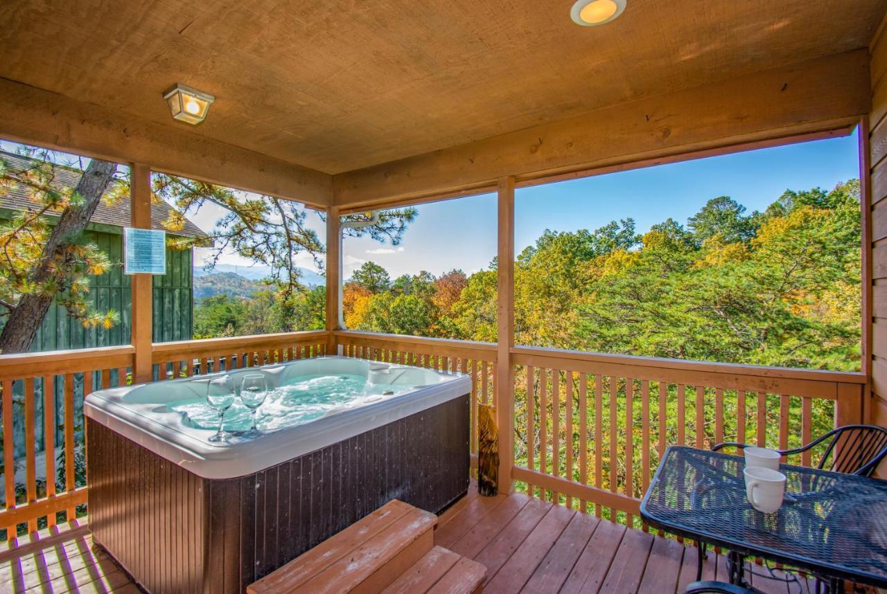Ladybug Resort Romantic Cabin With Mountain Views, Game Room, Close To Dollywood Sevierville Exteriör bild