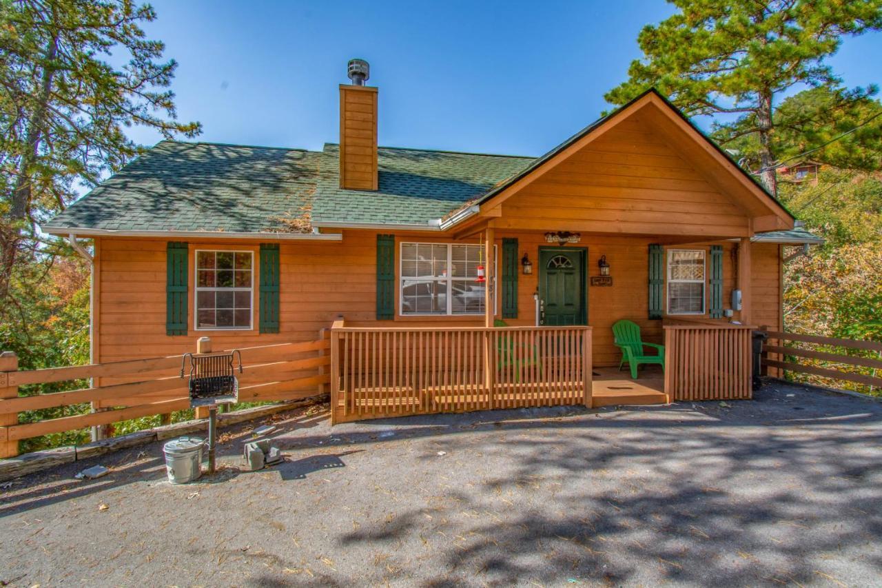 Ladybug Resort Romantic Cabin With Mountain Views, Game Room, Close To Dollywood Sevierville Exteriör bild