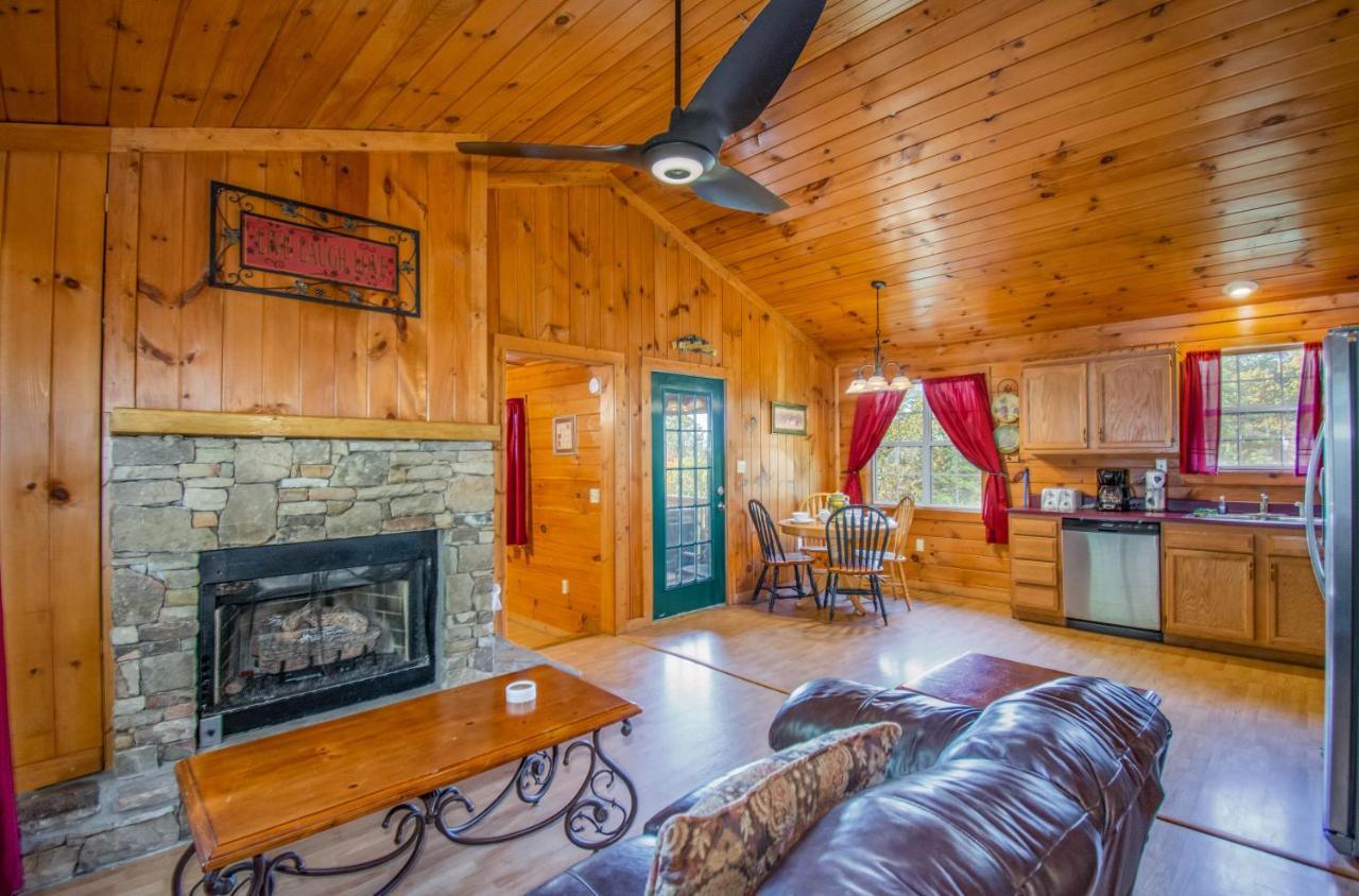 Ladybug Resort Romantic Cabin With Mountain Views, Game Room, Close To Dollywood Sevierville Exteriör bild